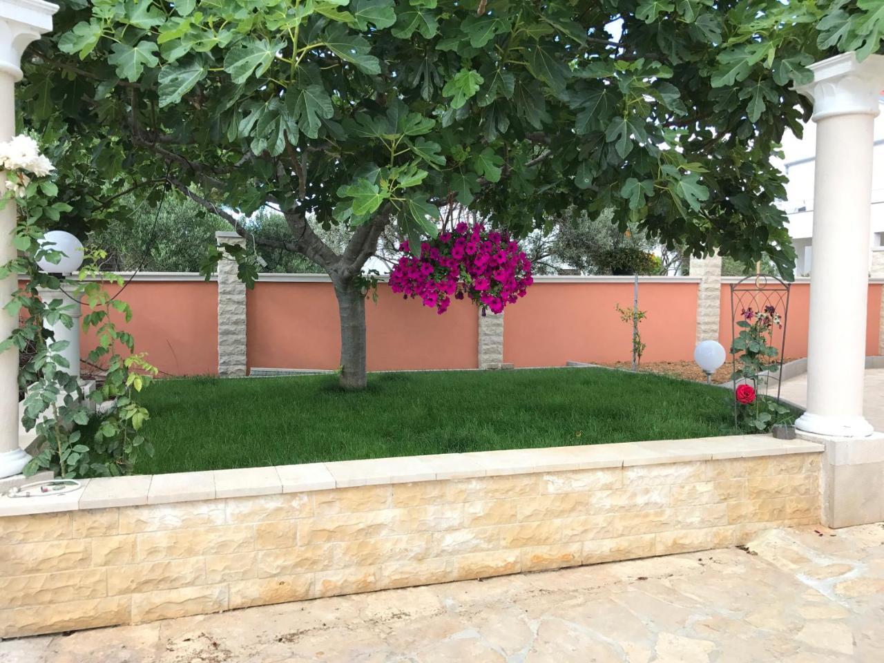 Apartment Valerija ปริฟลากา ภายนอก รูปภาพ